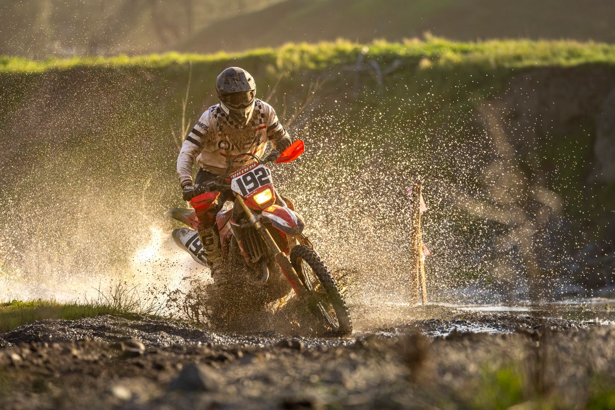 Ce anvelope enduro să aleg pentru teren mixt în România? Cinci modele recomandate pentru trasee variate în 2026