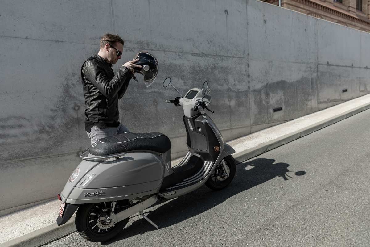 Ce motocicletă poți conduce cu categoria B? Condiții, restricții și avantaje