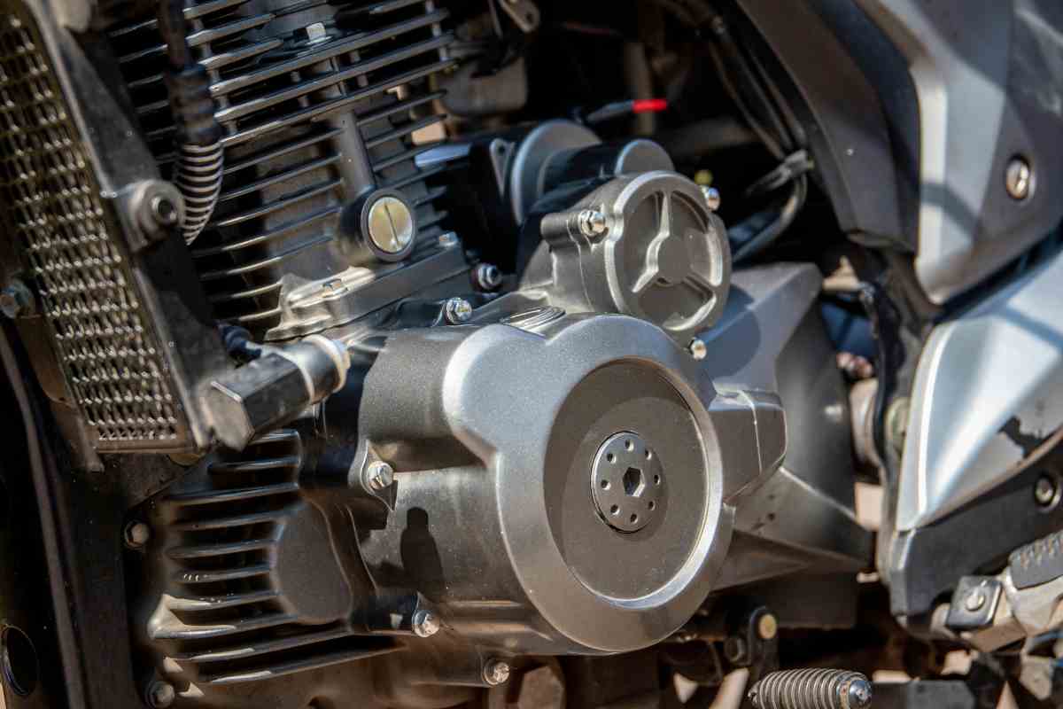 Motor 2T vs 4T - Care este diferența dintre cei 2 timpi și 4 timpi ai motorului și cum alegi varianta potrivită pentru tine?