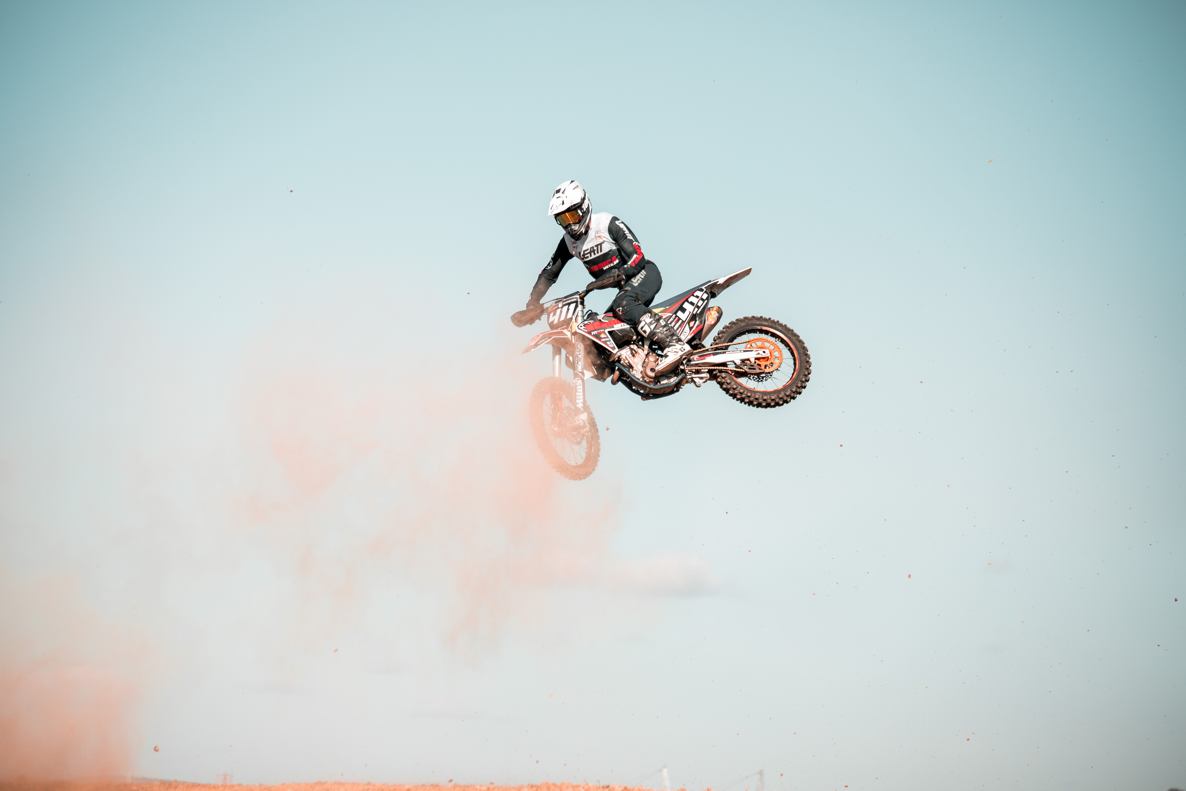 CNIR Motocros Ungheni 2026: Tompa domină la MX1, Chiujdea câștigă la MX2