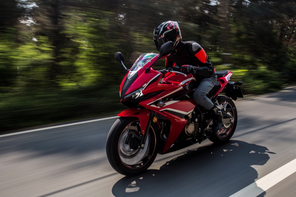 Care sunt cele mai recomandate echipamente moto de stradă, pentru confort și siguranță zilnică în 2026?