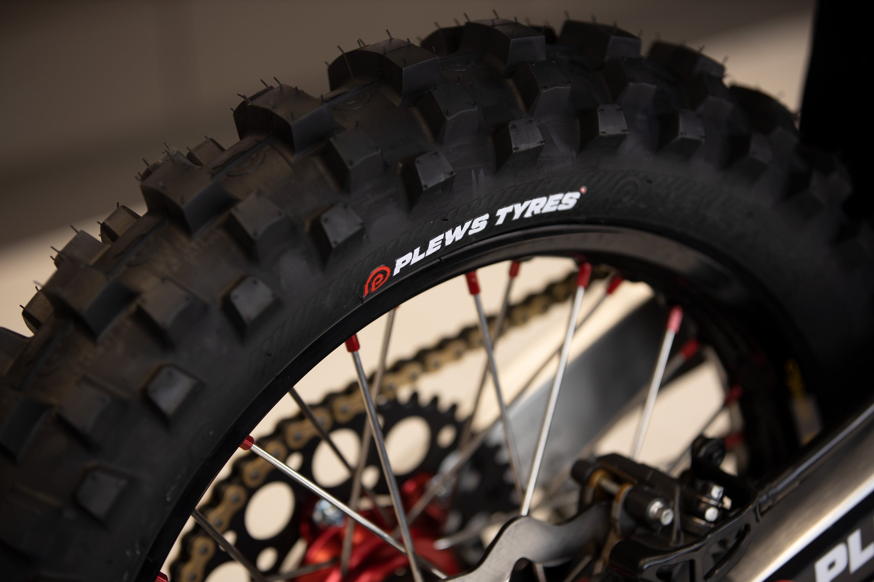Top 5 anvelope Hard Enduro în 2026 – Cele mai bune modele pentru tracțiune maximă
