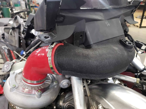 SPI szilikon szívókészlet Polaris 850 Turbo – Teljes szívó- és töltőcső (fúvóka nélkül), 3, nordicamoto.ro