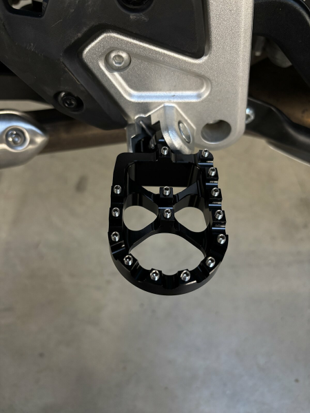 CFMOTO 450MT / 800MT / 800MT-X MOTOROS LÉPCSŐK – ALUMÍNIUM, FEKETE, 6, nordicamoto.ro