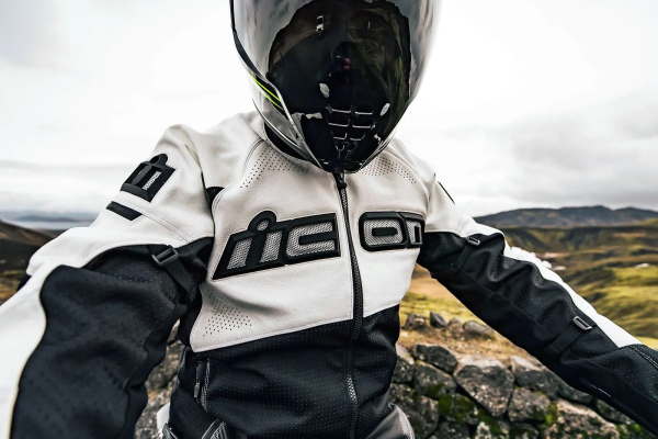 Viziera Icon Fliteshield™ Airflite™ sötét füstös ONE SIZE, 3, nordicamoto.ro