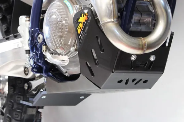AXP Racing Xtrem motorvédő KTM/Husqvarna/Gas Gas 450/500 négyütemű modellekhez (2023–2027), fekete, 6, nordicamoto.ro
