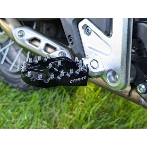 CFMOTO 450MT / 800MT / 800MT-X MOTOROS LÉPCSŐK – ALUMÍNIUM, FEKETE, 3, nordicamoto.ro