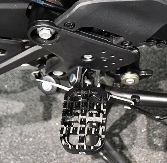 JOBB OLDALI MEGHOSSZABBÍTOTT LÉPCSŐ CFMOTO 800MT / 1000MT-X / 800MT ES – FEKETE (SKIDPROF), 10, nordicamoto.ro