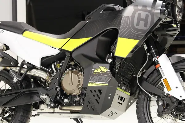 AXP Racing Adventure motorvédő a Husqvarna Norden 901/Expedition 2022–2026-os modelljeihez, fekete, 3, nordicamoto.ro