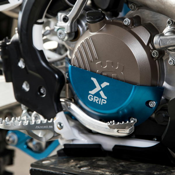 KTM/Husqvarna 17–23/GasGas X-Grip piros kuplungburkolat-védő, 6, nordicamoto.ro
