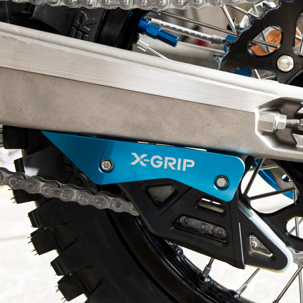 KTM/Husqvarna 08–23 alumínium láncvezető-védő, X-Grip, piros, 4, nordicamoto.ro