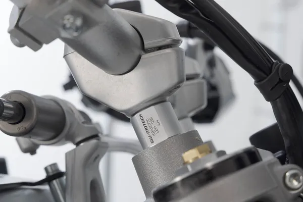 SW-MOTECH 20 mm-es kormányemelő állvány, porfestett, ezüst színű, 1, nordicamoto.ro