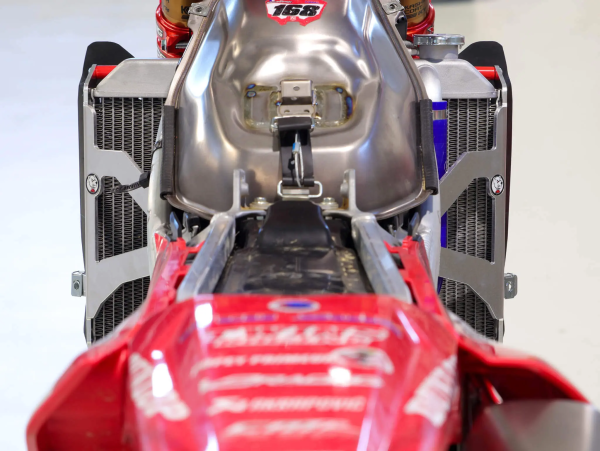 AXP Racing hűtővédő a Honda CRF 450 R/RX/X/RL (2025–2026) modellekhez – alumínium, 2, nordicamoto.ro