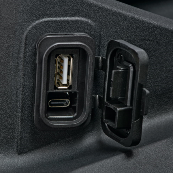 CFMOTO USB TYPE-C TÖLTŐADAPTER – FEKETE, 2, nordicamoto.ro