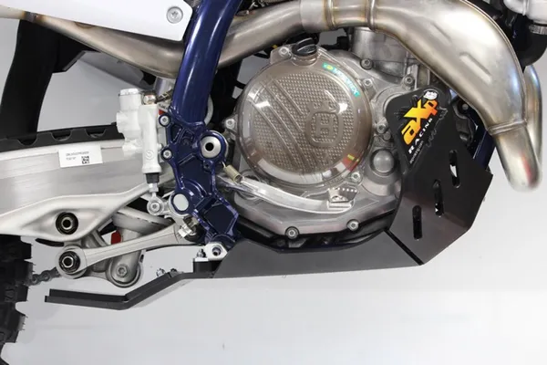 AXP Racing Xtrem motorvédő KTM/Husqvarna/Gas Gas 450/500 négyütemű modellekhez (2023–2027), fekete, 5, nordicamoto.ro