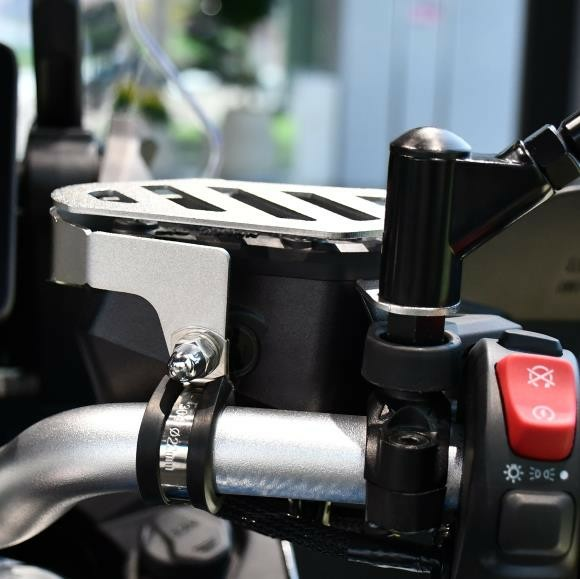 ELŐLAPÁT FÉKFOLYADÉK-TARTÁLY VÉDELEM CFMOTO 800MT / 800MT-X / 800MT ES – SZÜRKE, 3, nordicamoto.ro