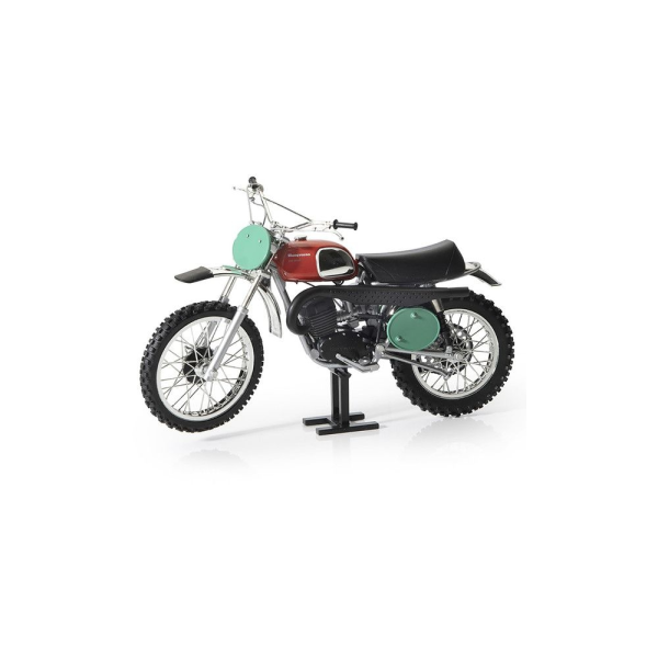 A Kengfai Husqvarna Cross 250 T. Hallman 1970-es modelljének 1:12-es méretarányú makettje, 1, nordicamoto.ro