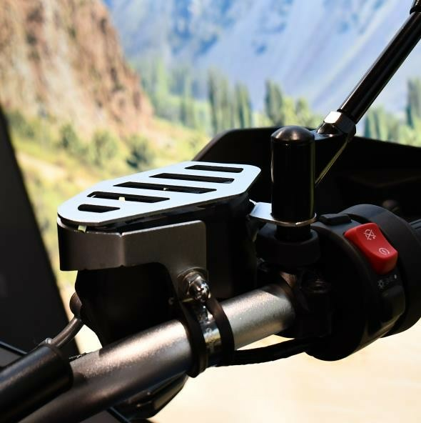 ELŐLAPÁT FÉKFOLYADÉK-TARTÁLY VÉDELEM CFMOTO 800MT / 800MT-X / 800MT ES – SZÜRKE, 5, nordicamoto.ro