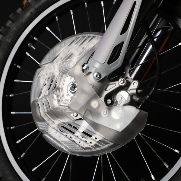 Acerbis lineáris első lánckerék-védő Honda/Yamaha/Kawasaki/Sherco/Fantic/Ducati/Bimota/Triumph modellekhez (2004–2027), fehér, 3, nordicamoto.ro
