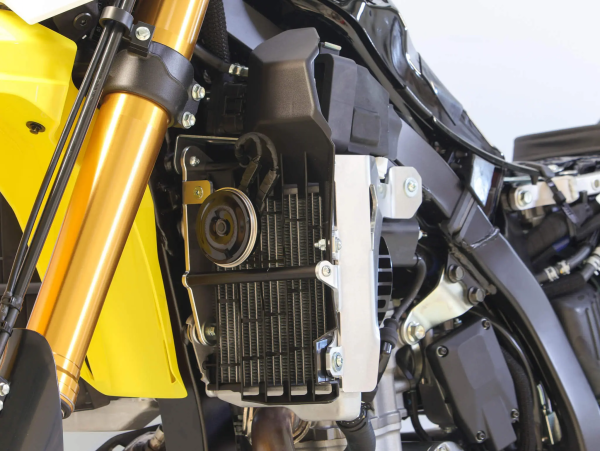 AXP Racing hűtővédő a Suzuki DR-Z4S/DR-Z4S+ '25–'26-os modelljeihez, alumíniumból, 5, nordicamoto.ro