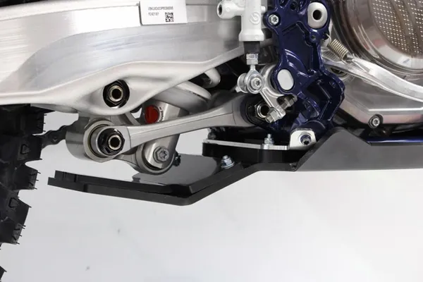 AXP Racing Xtrem motorvédő KTM/Husqvarna/Gas Gas 450/500 négyütemű modellekhez (2023–2027), fekete, 2, nordicamoto.ro
