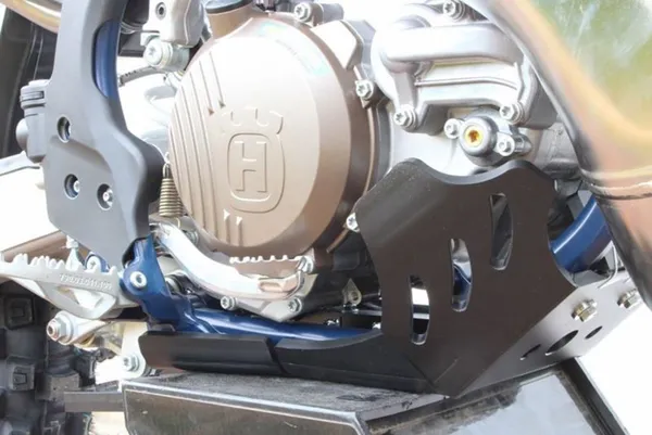 AXP Racing Xtrem motorvédő KTM/Husqvarna/Gas Gas 250/300 kétütemű modellekhez (2019–2023), fekete, 4, nordicamoto.ro