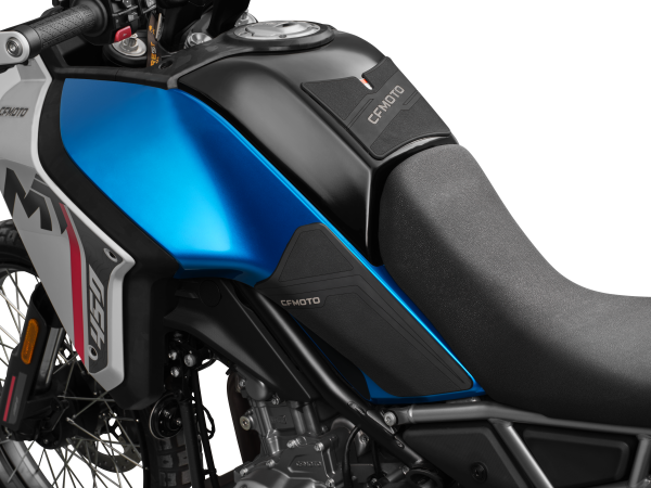 Tankvédő és csúszásgátló betétkészlet CFMOTO 450MT modellekhez, 2024–2027 – 3 részes, 2, nordicamoto.ro