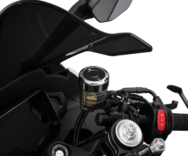 FÉKFOLYADÉK-TARTÁLY FEDÉL CFMOTO 675NK / 675SR-R – FEKETE / SZÜRKE, 1, nordicamoto.ro