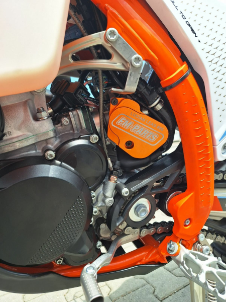 Fm-Parts TPS-érzékelő védőburkolat KTM/HSQ/GasGas 250/300 TBI 2024-es modellekhez, fekete, 12, nordicamoto.ro