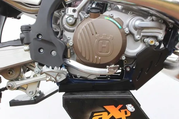 AXP Racing Xtrem motorvédő KTM/Husqvarna/Gas Gas 250/300 kétütemű modellekhez (2019–2023), fekete, 3, nordicamoto.ro