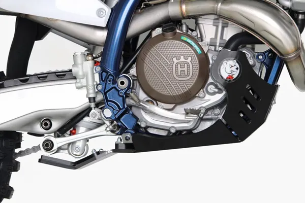 AXP Racing Xtrem motorvédő KTM/Husqvarna/Gas Gas 250F/350F négyütemű modellekhez (2023–2027), fekete, 2, nordicamoto.ro