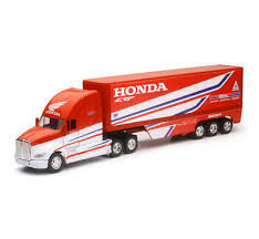 A Honda Racing motorsport-teherautójának 1:32-es méretarányú makettje, nordicamoto.ro