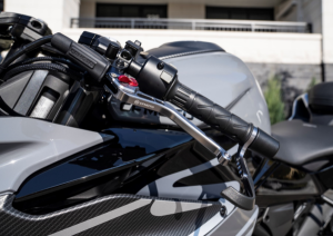 FÉK- ÉS KUPPLUNGKAR-KÉSZLET CFMOTO 250SR / 250NK – EZÜST, 1, nordicamoto.ro