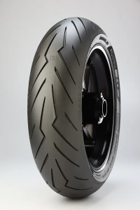 Hátsó gumiabroncs: 150/60-17 Pirelli Diablo Rosso III