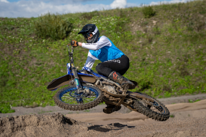AMOQ Ascent Comp mez, égkék–fehér, M, 4, nordicamoto.ro