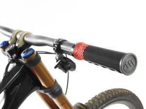 Cero Grips Black, Red