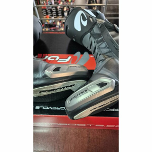 Cizme sport/touring FORMA PHANTOM - Produs RESIGILAT Negru 44, 5, nordicamoto.ro