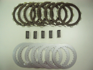 KUPPLUNGLEMEZEK, TÁVOLTARTÓK ÉS RUGÓ (KÉSZLET) KTM SXF 250 05–12, EXCF 06–13 Nachman