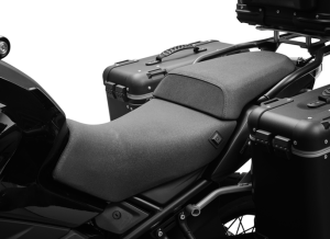 FŰTÖTT MOTOROS NYEREG CFMOTO 700MT – FEKETE, 2, nordicamoto.ro