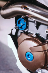 Husqvarna 250/350 gyújtásburkolat-csavar 14–16, 3, nordicamoto.ro