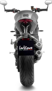 LeoVince LV-10 fekete slip-on kipufogórendszer a Triumph Speed Triple 1200 RR-hez, 2, nordicamoto.ro