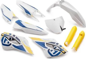 Plastic parts set