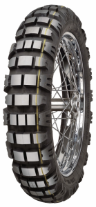 E-09 Enduro gumiabroncs 