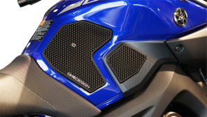 Yamaha MT09 OneDesign tankfogantyú-betétek 13 – fekete, nordicamoto.ro