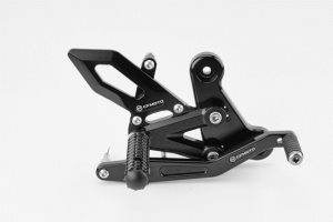CFMOTO 675SR-R JOBB OLDALI MAGAS HÁTSÓ LÁBTÁMASZ – FEKETE, 1, nordicamoto.ro