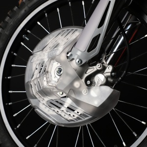 Acerbis lineáris első lánckerék-védő Honda/Yamaha/Kawasaki/Sherco/Fantic/Ducati/Bimota/Triumph modellekhez (2004–2027), fehér, 3, nordicamoto.ro