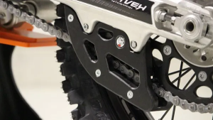 AXP Racing láncvezető KTM/Husqvarna/GasGas modellekhez (2023–2027), fekete, 2, nordicamoto.ro