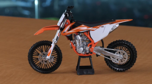 2018-as KTM SXF 450 játékmodell, 1:10 méretarányú modell, nordicamoto.ro