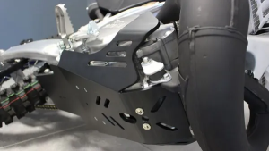 AXP Racing Xtrem motorvédő a Yamaha YZ 250/Fantic XE 300 modellekhez – fekete, 4, nordicamoto.ro