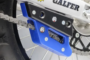 AXP Racing láncvezető védőburkolat GasGas/Husqvarna/KTM/Sherco modellekhez – fekete, 4, nordicamoto.ro